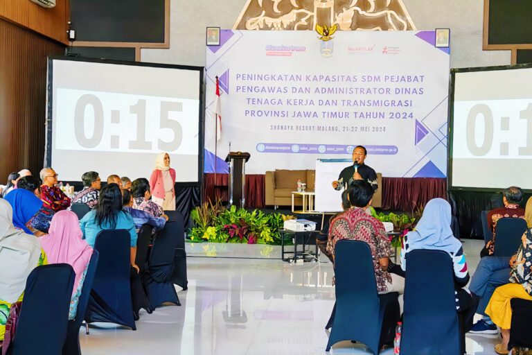 Disnakertrans Jatim bekali Publik Speaking Seluruh Pejabat Struktural