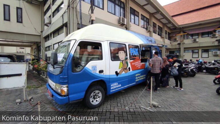 KTP-el Drive Thru, Inovasi Baru Dispenduk Capil Kabupaten Pasuruan