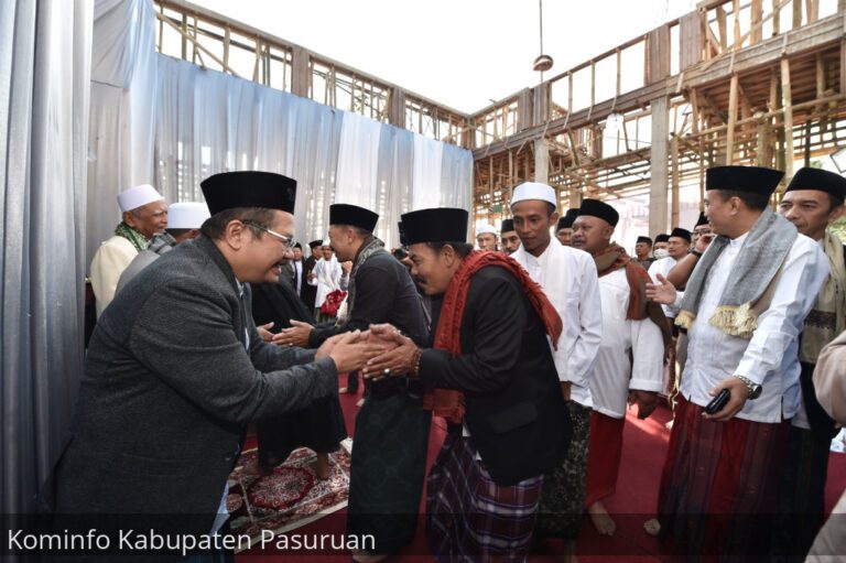 Pj Bupati Pasuruan Ajak Warga Pungging Gotong Royong Selesaikan Pembangunan Masjid