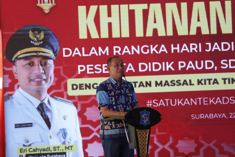 Jelang Tahun Ajaran Baru, Pemkot Surabaya Gelar Khitan Massal di Lima Wilayah