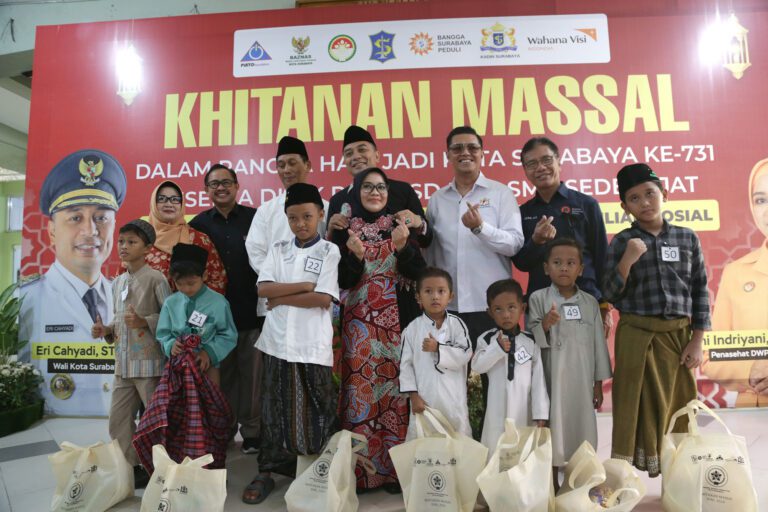 Jelang Tahun Ajaran Baru, Pemkot Surabaya Gelar Khitan Massal di Lima Wilayah