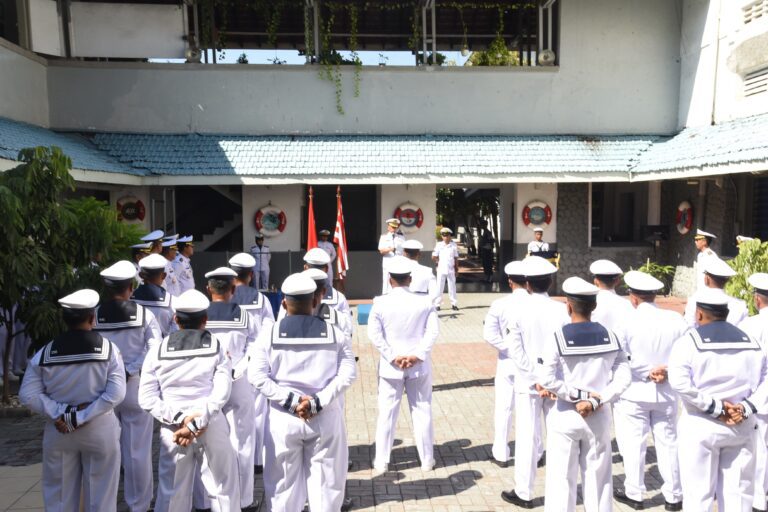 Dansatban Koarmada II Pimpin Pengukuhan Komandan KRI Sungai Gerong-906