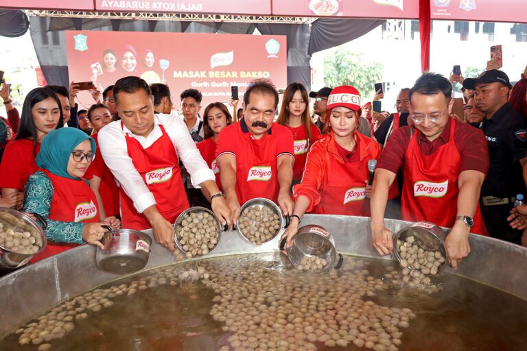 Masak Besar 1500 Porsi Bakso, Pemkot Surabaya Terus Gencarkan Menu Makanan Bergizi Tekan Angka Stunting