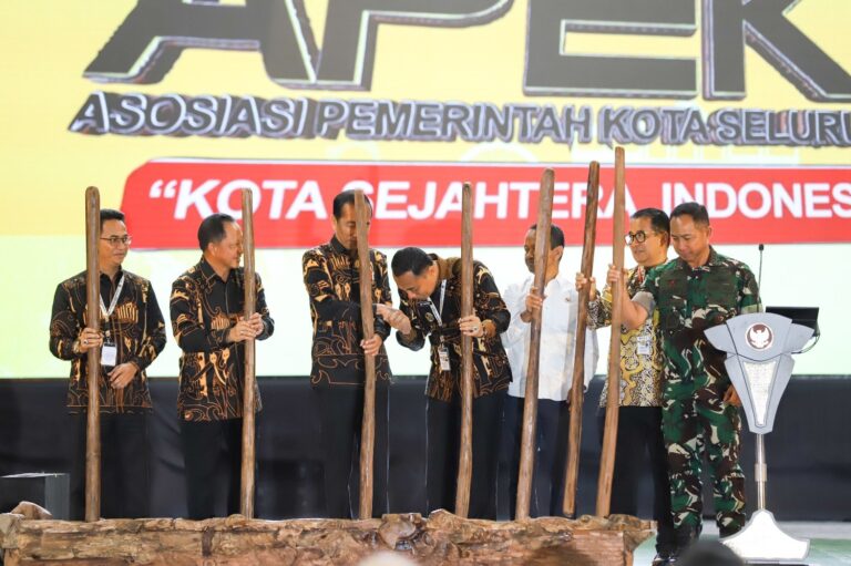 Pimpin Rakernas XVII APEKSI, Wali Kota Eri Cahyadi Satukan Sistem Aplikasi Kota Seluruh Indonesia