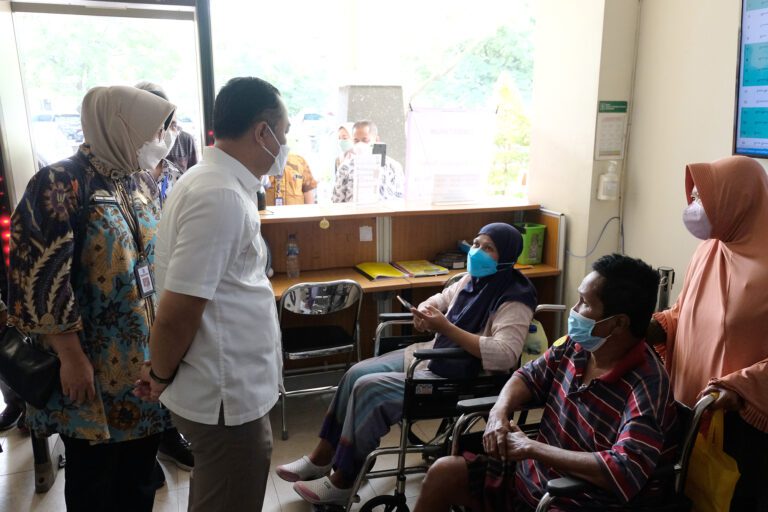 Tes Darah untuk Bayi: Pemkot Surabaya Integrasi Layanan Kesehatan, Wujudkan Kota Layak Anak yang Humanis