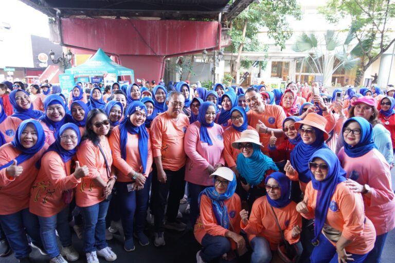 Semarakkan HJKS ke-731, Ratusan Peserta “Line Dance Bareng Nang Tunjungan” Surabaya
