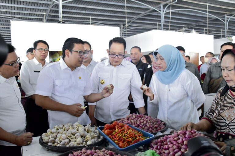 Hari Keamanan Pangan Dunia 2024: Kepala Bapanas RI Apresiasi Kebersihan Pasar Nambangan Surabaya