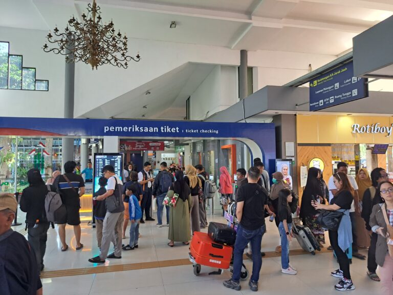 KAI Commuter Layani 179 Juta Lebih Pengguna Commuter Line