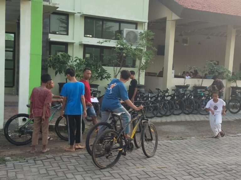 Persiapkan Sekolah, PM Pemprov Jatim-UPT PPSAA Nganjuk Periksa Kondisi Sepeda