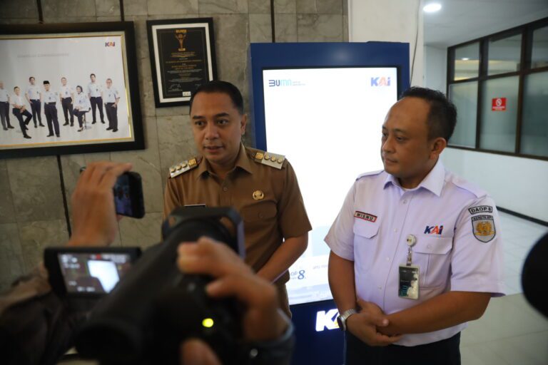 Audiensi dengan KAI Daop 8, Wali Kota Eri Cahyadi Bahas Pembangunan Saluran Air hingga JPO Jalan Ahmad Yani