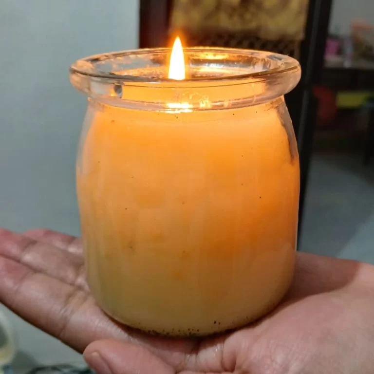 KKN BBK UNAIR Sulap Minyak Jelantah Jadi Lilin AromaterapiKelompok KKN UNAIR Ajak Masyarakat Olah Limbah Rumah Tangga