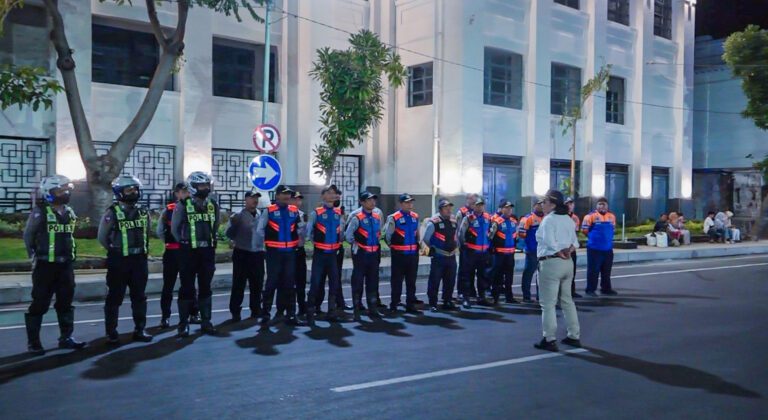 Amankan Tiga Jukir Liar, Dishub Surabaya Sosialisasikan Penggembokan Kendaraan di Kota Lama