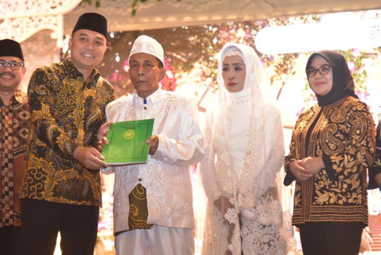 Hari ini, Pemkot Gelar Resepsi Akbar Isbat Nikah Massal di Balai Kota, 330 Pasangan Dikirab dari Alun-Alun Surabaya
