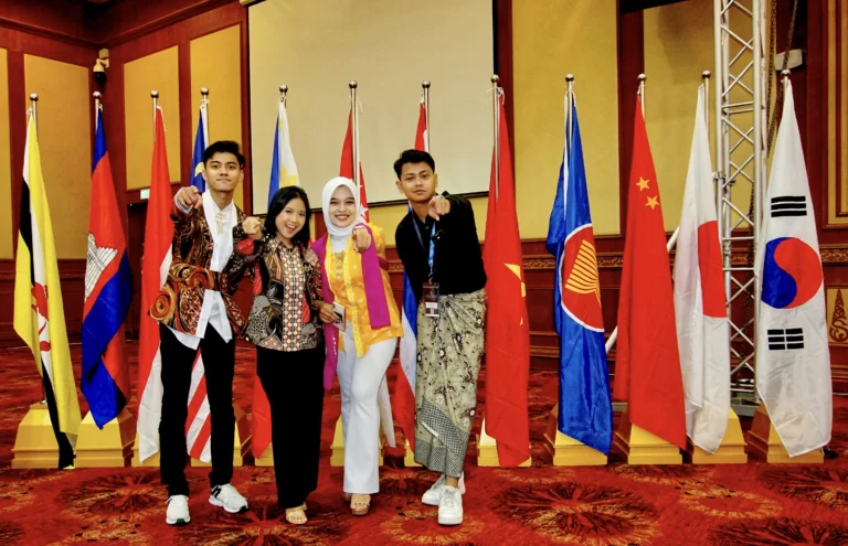 Duta UNAIR Jadi Delegasi Indonesia di Ajang AYCF di Brunei