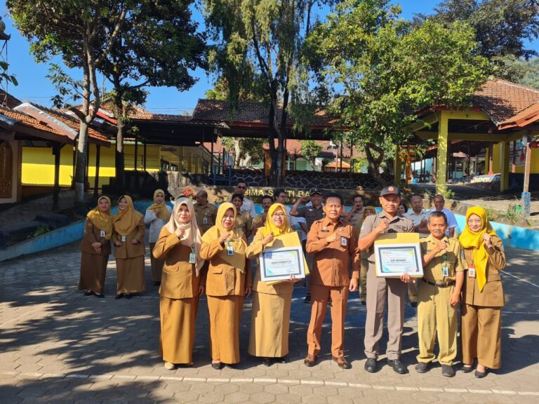 Pemprov Jatim-UPT PPSPA Batu Berikan Hadiah kepada Pemenang Best Employee of The Month