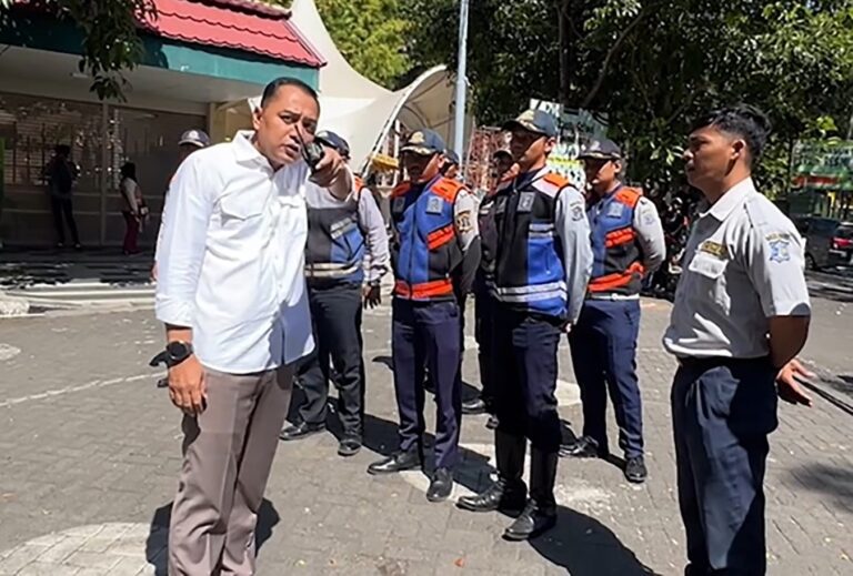 Sidak KBS, Wali Kota Eri Marah ke Petugas Dishub dan Oknum Jukir: Ngerusak Suroboyo Awakmu