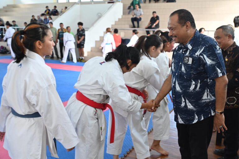 Tim Karate PON XXI Jatim Uji Tanding dengan Timnas Korea