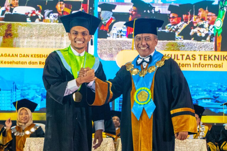 Rachmat Irianto Wisuda Sarjana di UNESA: Jadi Role Model dan Ditawar Beasiswa S-2