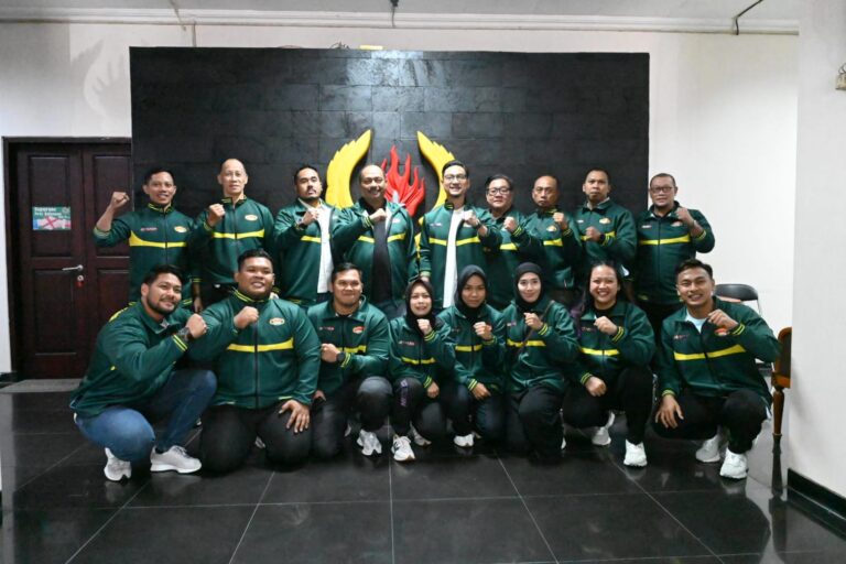 Angkat Besi Persiapkan Atletnya dengan Berlatih di Tiongkok