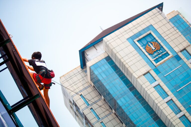 Rebut Piala Rektor, Ratusan Peserta se- Jawa dan Bali Ikut Climbing Competition di UNESA