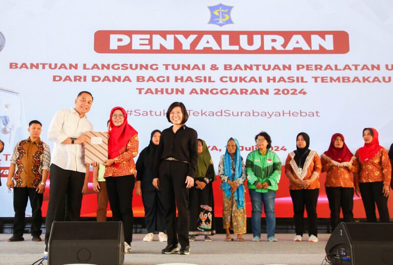 Eri Cahyadi Bagikan DBHCT, 9.370 KPM Dapat Masing-Masing Rp1,4 Juta