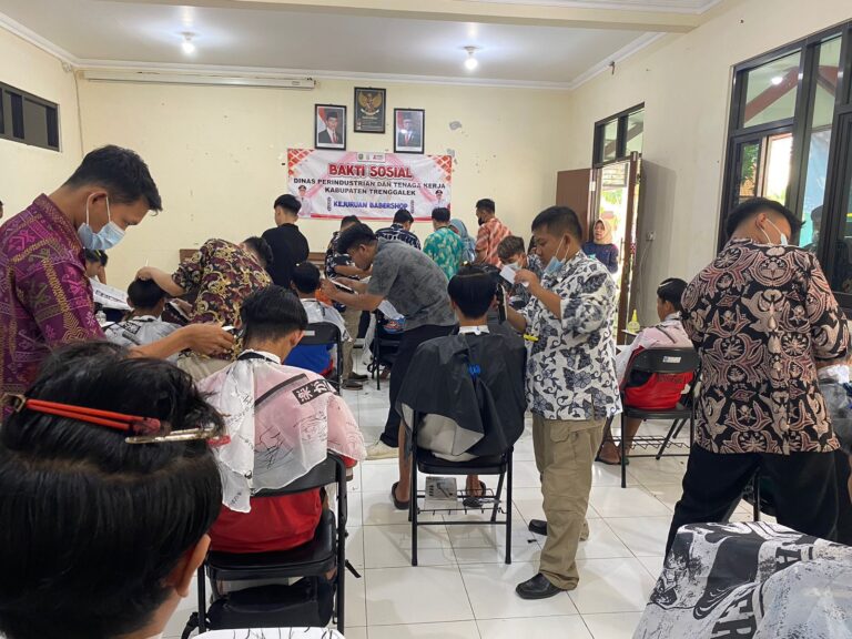 Pemprov Jatim-UPT PPSAA Trenggalek Terima Baksos dari Disperinaker Kabupaten Trenggalek