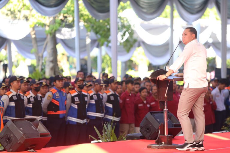 Wali Kota Eri Minta Semua Petugas Dishub Turun ke Lapangan Tangani Parkir Liar dan Lalu Lintas 