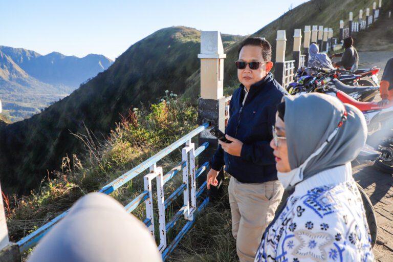 Pj Gubernur Adhy Ajak Wisatawan Nikmati Keindahan Alam Puncak B29