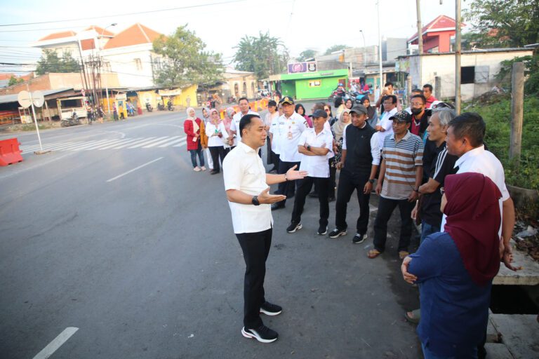 Wali Kota Eri Sidak Pelebaran Jalan di Simpang Lima Keputih, Sudah Tak Macet Setelah 15 Tahun
