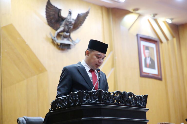 Wali Kota Eri Beri Tanggapan Fraksi Terkait R-APBD 2025, Penyelesaian Banjir Hingga Pengentasan Kemiskinan Jadi Prioritas