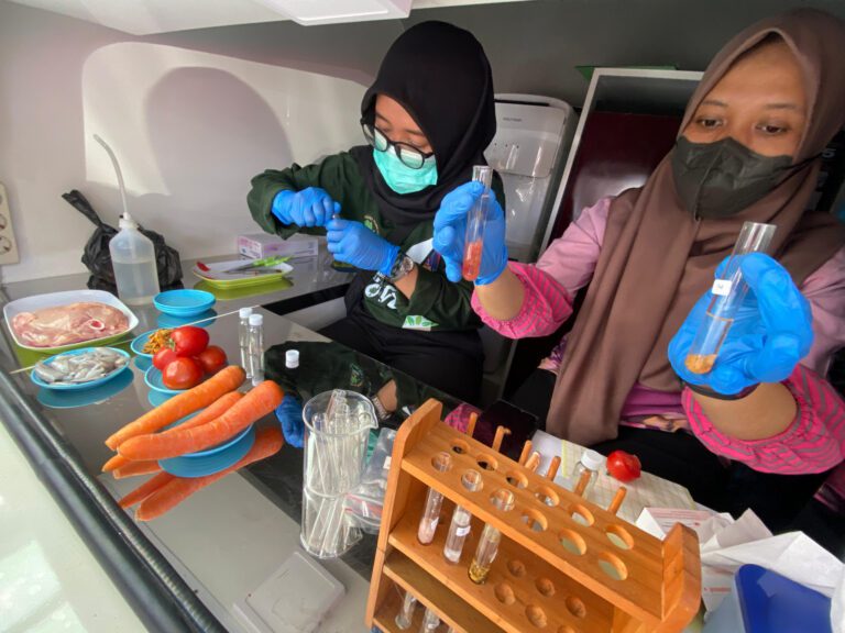 Uji Keamanan Pangan di Pasar Karah, DKPP Surabaya Pastikan Bahan Pangan Bebas Cemaran Kimia