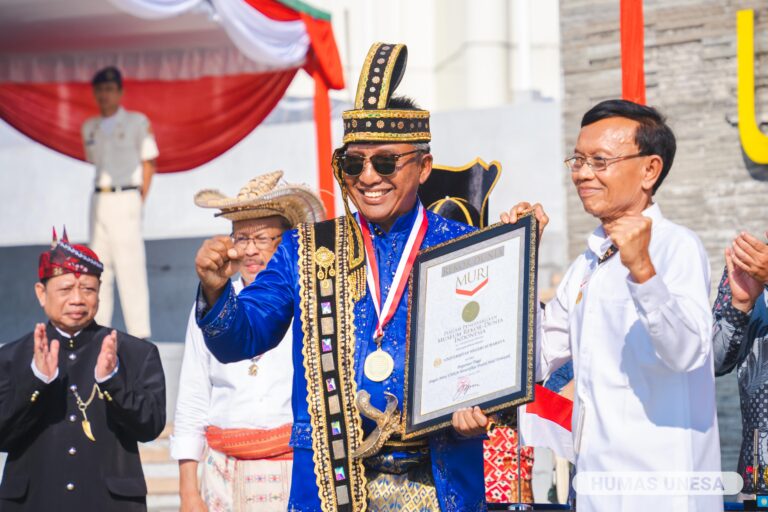 UNESA Pecahkan Dua Rekor MURI Sekaligus pada Momentum Upacara HUT ke-79 Republik Indonesia
