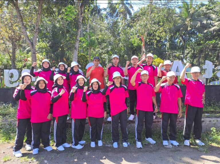 UPT PSTW Banyuwangi Ikuti Gerak Jalan Jelajah Desa