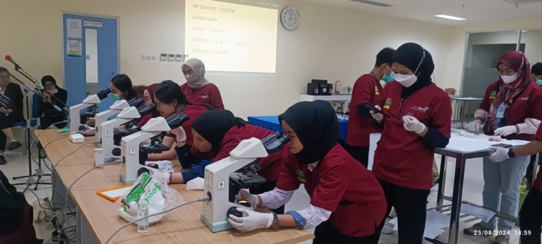 RSHP UNAIR Gelar Lokakarya Sitologi, Sajikan Praktik Interaktif dengan Peserta