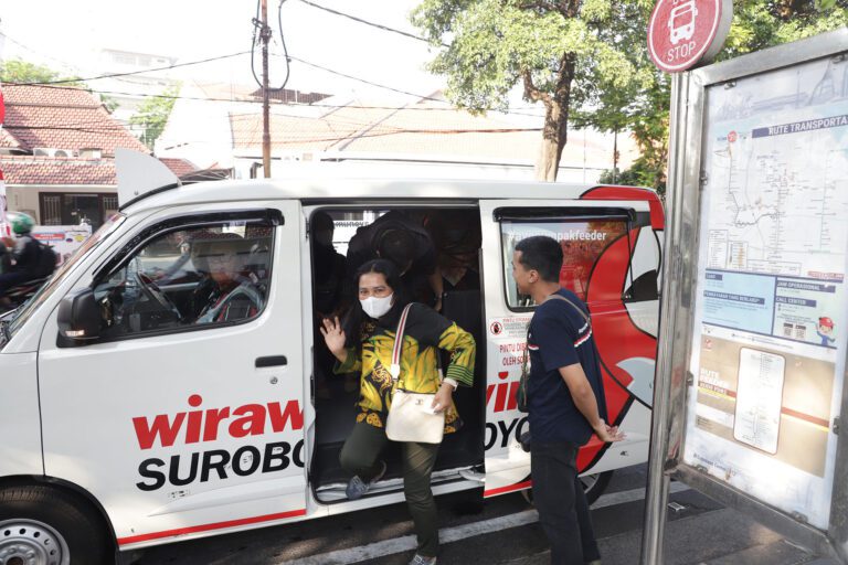 Jangan Kelewatan! Pemkot Surabaya Beri Tarif Promo Suroboyo Bus-Parkir Rp79 di HUT ke-79 RI