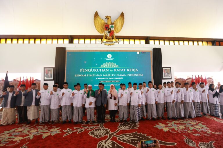 Hadiri Pengukuhan MUI Banyuwangi, Ini Harapan Bupati Ipuk