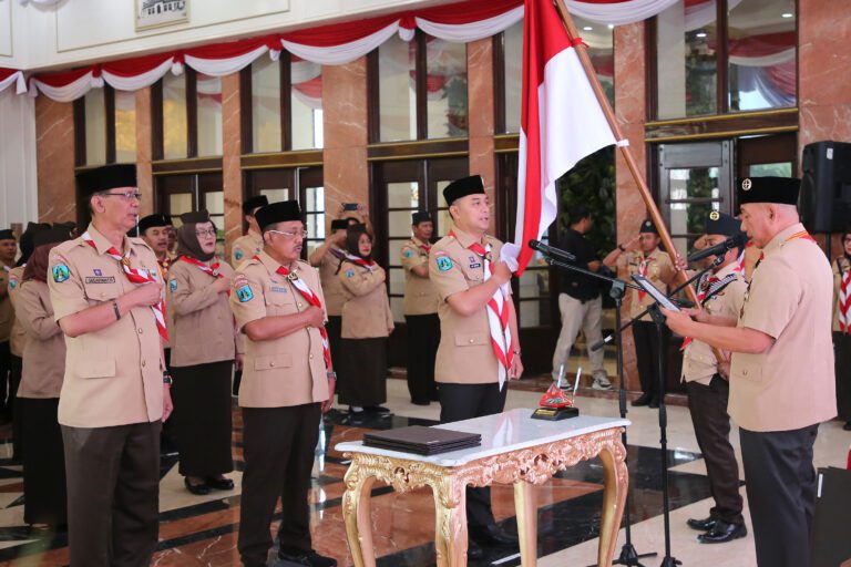 Wali Kota Eri Resmi Dilantik sebagai Ketua Majelis Pembimbing Cabang Pramuka Kota Surabaya