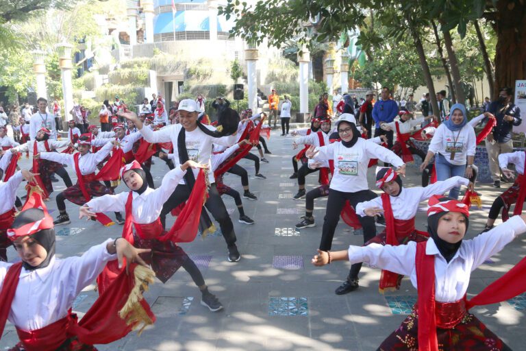 Surabaya Raih Sertifikat Kota Layak Anak Internasional di Puncak Peringatan HAN ke-40