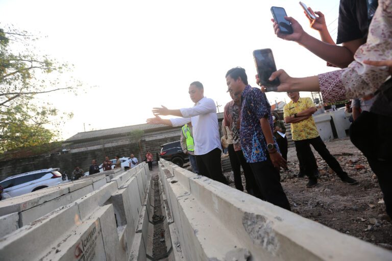 Urai Kemacetan, Pemkot Surabaya Mulai Lakukan Pelebaran Jalan Raya Menganti