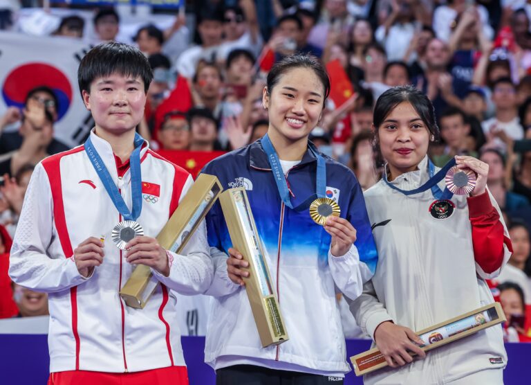 OLIMPIADE PARIS 2024 : Gregoria Mariska Bangga Jadi Atlet Pertama Yang Pakai Seragam Khusus Podium
