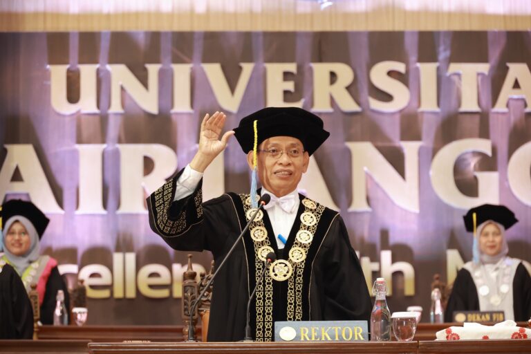 Mewisuda 1.116 Lulusan, Rektor UNAIR Tekankan Optimisme Menatap Masa Depan