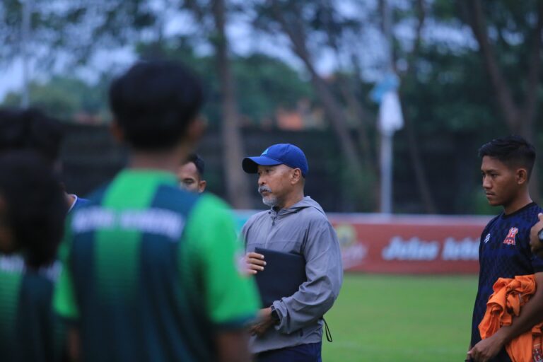 Hanafing : Optimistis Tim Sepak Bola PON Jatim Akan Lolos Dari Fase Grup