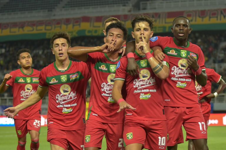 Lawan 10 Pemain, Persebaya Menang Dramatis Lawan Barito Putra