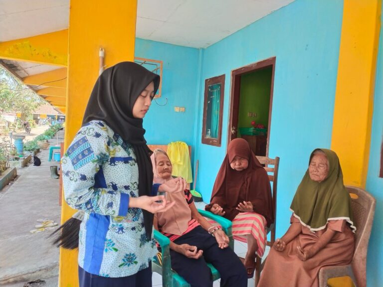 Kurangi Stres PM, Pemprov Jatim-UPT PSTW Jember Laksanakan Terapi Hipnotis 5 Jari