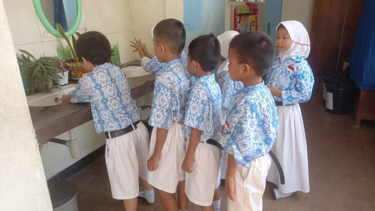 Pemerintah Kota Surabaya Terus Dukung Uji Coba Makan Gratis, Jumlah Sekolah Bertambah Jadi Lima