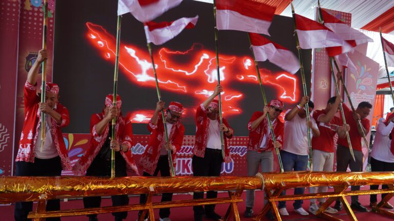 Gelora Pawai Kebangsaan Sukorejo Meriahkan HUT RI ke-79 di Kota Blitar