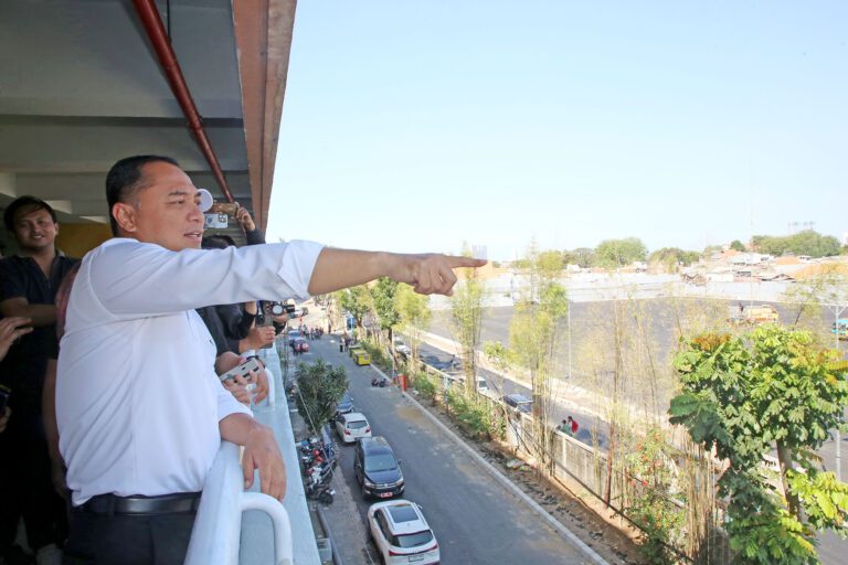 Wali Kota Eri Sidak Persiapan Arena Konser Outdoor Surabaya, Siap Soft Launching 17 Agustus