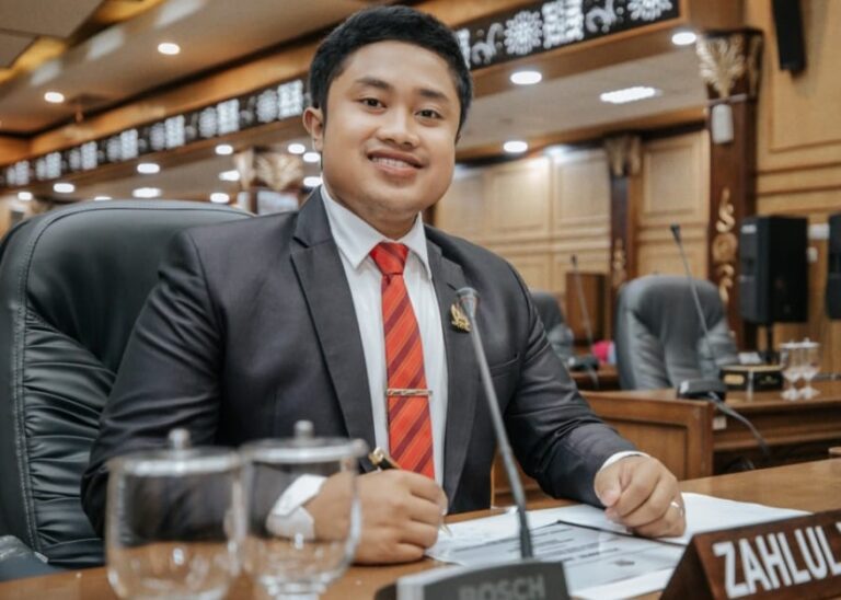 Zahlul Yussar resmi dilantik sebagai Anggota DPR Sidoarjo untuk periode 2024-2029 dan merilis situs web ‘LAPOR MAS ZAHLUL’ sebagai sarana transparansi dan penyaluran aspirasi masyarakat.