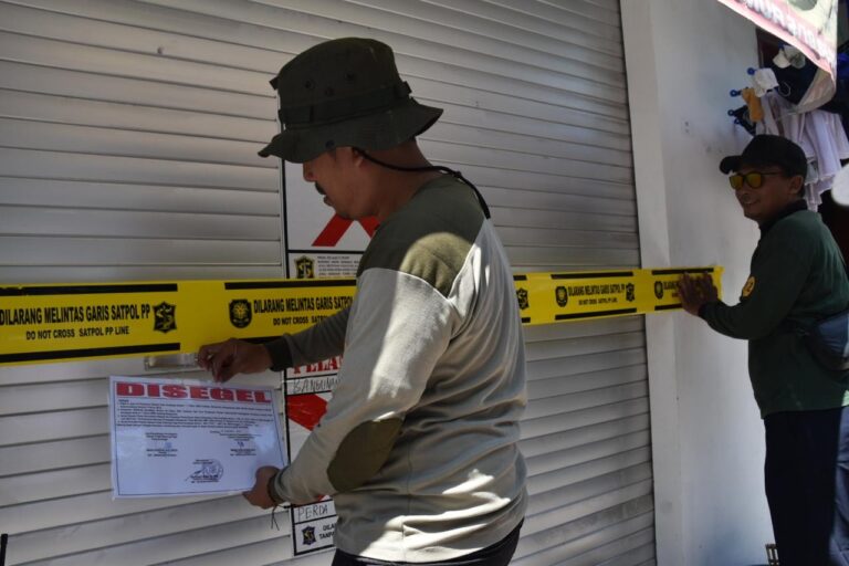 Satpol PP Surabaya Segel 60 Bangunan yang Tak Kantongi Izin PBG