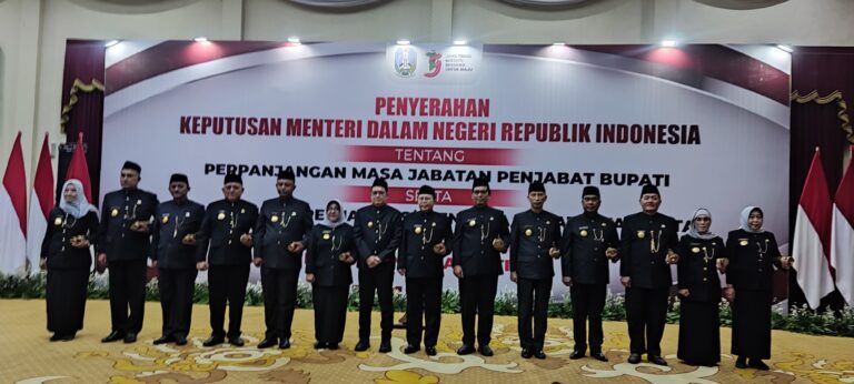 Delapan Pj Bupati Terima SK Perpanjangan Masa Jabatan dan 13 Pjs. Bupati/Wali Kota Dikukuhkan Pj Gubenur Jatim